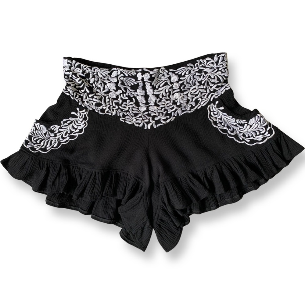 Bohemian Ruffle Hem Flower Embroidered Shorts Size XS/S